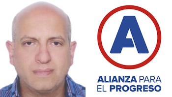 Fotografía de un hombre junto al logotipo del partido Alianza para el Progreso, compuesto por una A azul dentro de un círculo rojo