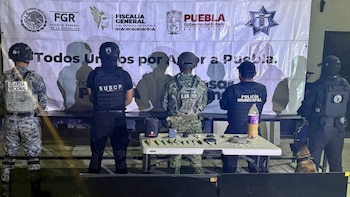 Decomisan lujos y drogas en centro penitenciario de Puebla