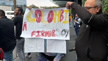 La marea amarilla se hace presente en las afueras del Estado Ciudad de México en apoyo a la Tricolor - crédito Raúl A. González/Infobae