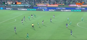 Esta fue la distancia desde la que James Rodríguez le hizo la asistencia a Andrés Felipe Román para el gol de Atlético Nacional - crédito Win Sports
