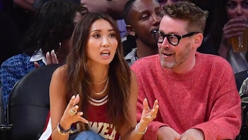 Brenda Song reveló que es lo que piensa Macaulay Culkin de su fanatismo por el quipo de los Lakers: “Terminé en el hospital”