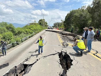 El socavón se originó en