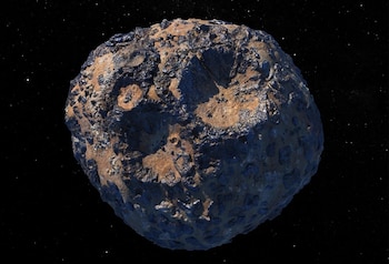 Imagen del asteroide 16 Psyche, con una superficie irregular de color marrón rojizo y manchas oscuras, llena de cráteres y texturas. Se observa en el espacio oscuro con estrellas