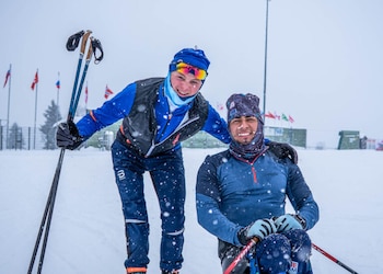 David Chávez junto a uno