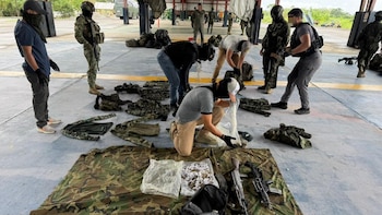 Ecuador rescata a dos colombianos