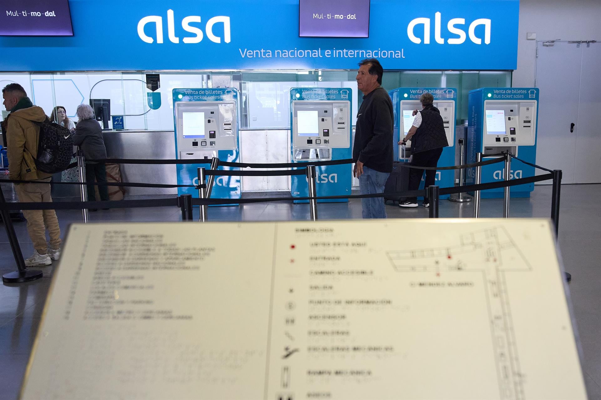 La familia Cosmen y Asterion lanzan una OPA de 338 millones para excluir de bolsa a la matriz de Alsa