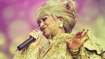 La cantante Celia Cruz durante una presentación musical