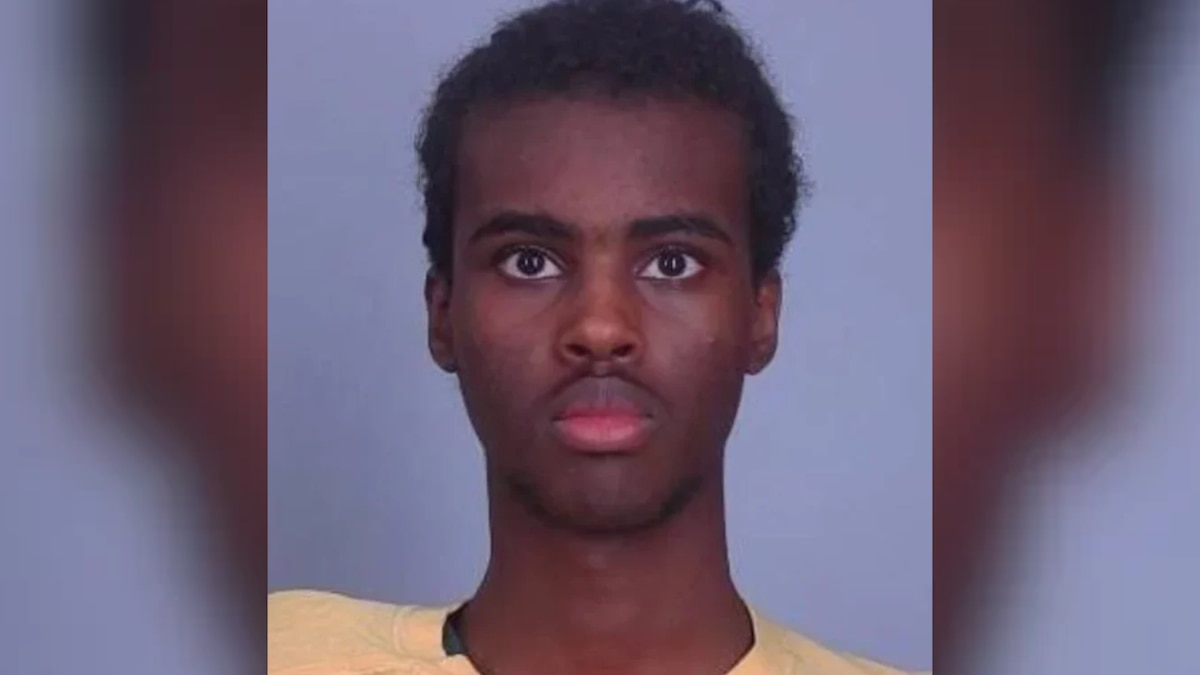 Imagen de la noticia: Juez niega la libertad al adolescente que quería convertirse en mártir del Estado Islámico: planeaba un ataque terrorista en el “Mall of America”