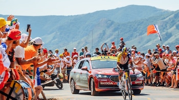 Egan Bernal prepara el Giro de Lombardía mientras crecen rumores sobre su retiro: “Podría colgar las ruedas”