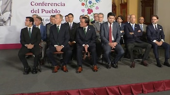 A 3 días del Mundial 2026, Sheinbaum sienta en Palacio Nacional a toda la Liga MX y la FMF