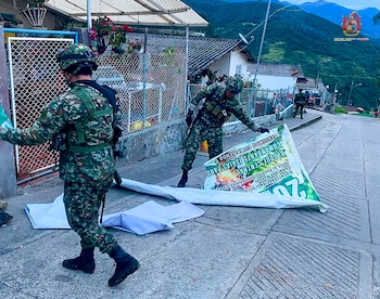 La propaganda de los grupos armados fue retirada y destruida por tropas del Ejército - crédito Ejército Nacional