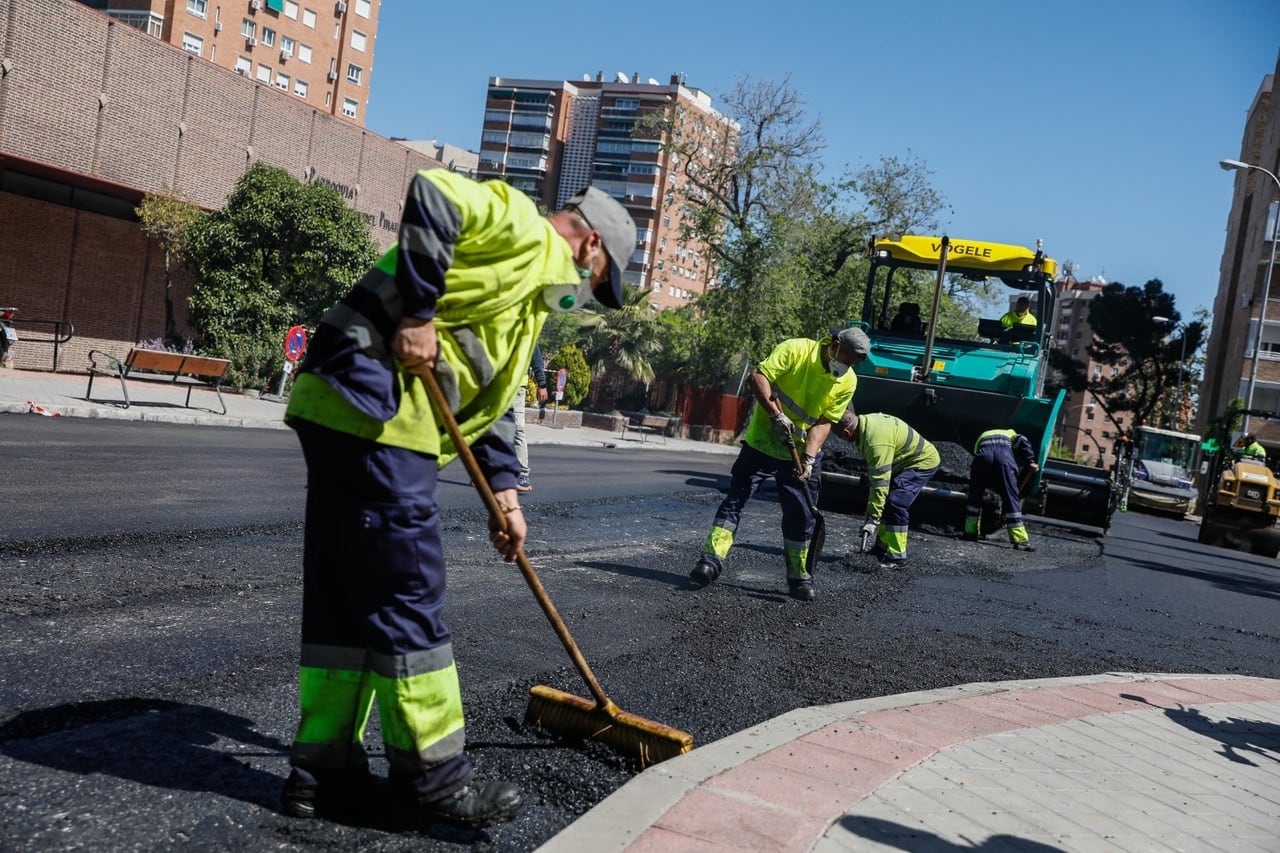 Operarios trabajando en la tradicional