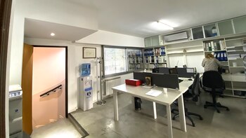 "Todos los empleados mayores de