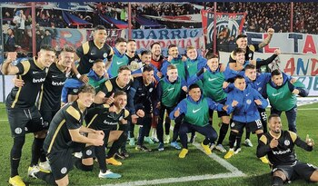 Festejo de San Lorenzo tras eliminar a Platense