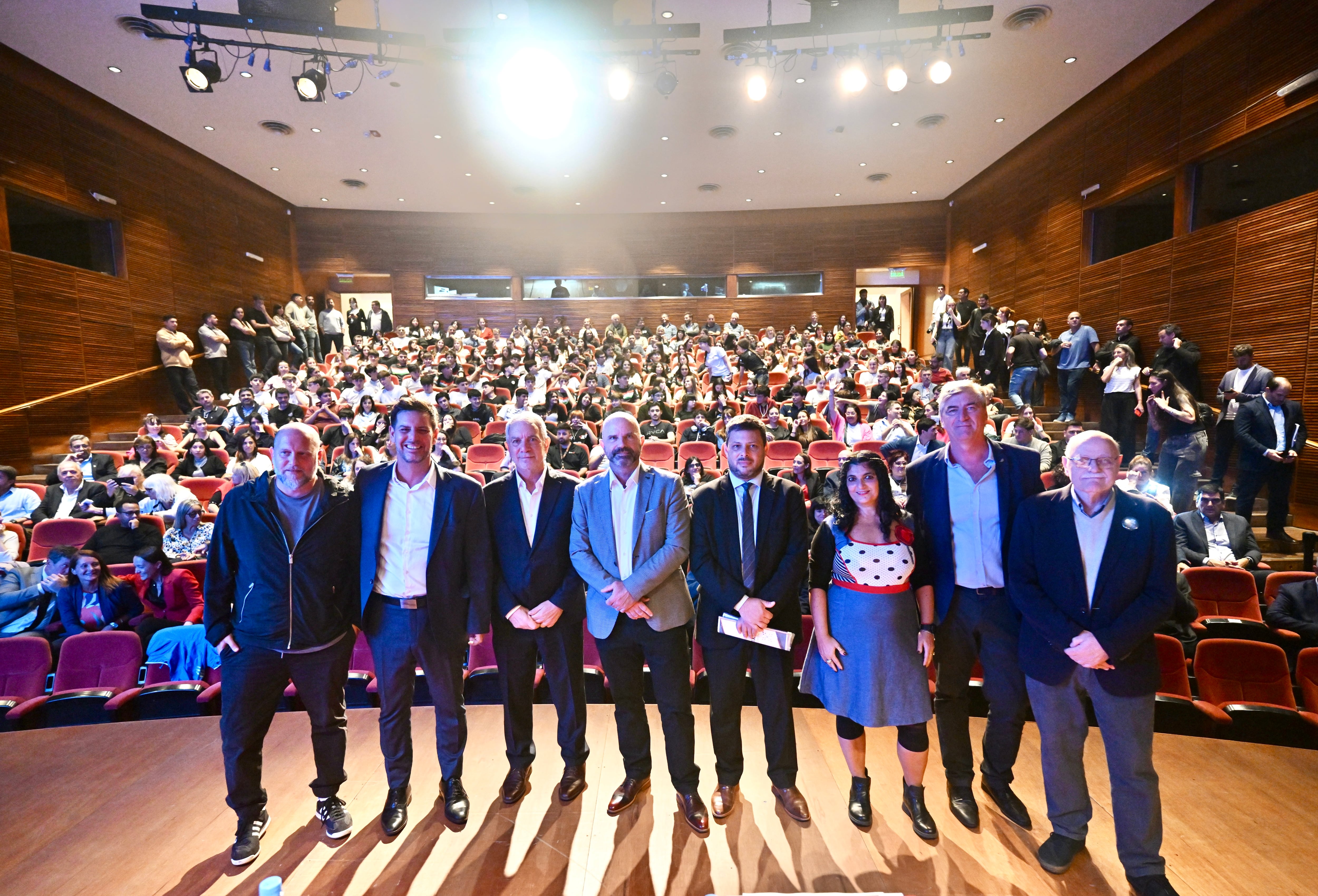 Especialistas y estudiantes debaten estrategias para enfrentar los riesgos de las apuestas online (PBA)