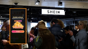 Los clientes hacen fila para