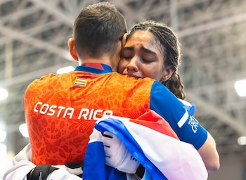 Neshy Lindo festejó un histórico bicampeonato que reafirma su hegemonía en el taekwondo regional (Cortesía: Comité Olímpico de Costa Rica).
