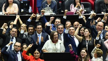 La senadora acusó a López