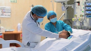 Jairo evolucionó favorablemente, dejó progresivamente la ventilación mecánica y logró respirar por sus propios medios antes de recibir el alta médica - Créditos: INSN.