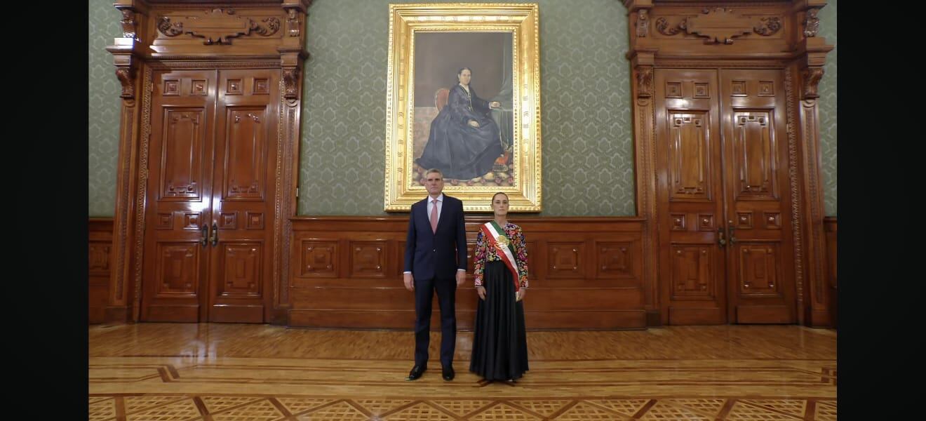 Claudia Sheinbaum y Jesús María Tarriba en el Grito de Independencia. (Captura de pantalla)