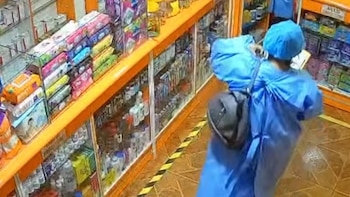 La puesta en escena les permitió permanecer dentro del local cerca de veinte minutos, lapso en el que observaron la distribución del establecimiento y evaluaron movimientos sin levantar sospechas - Créditos: Captura de pantalla de Latina.
