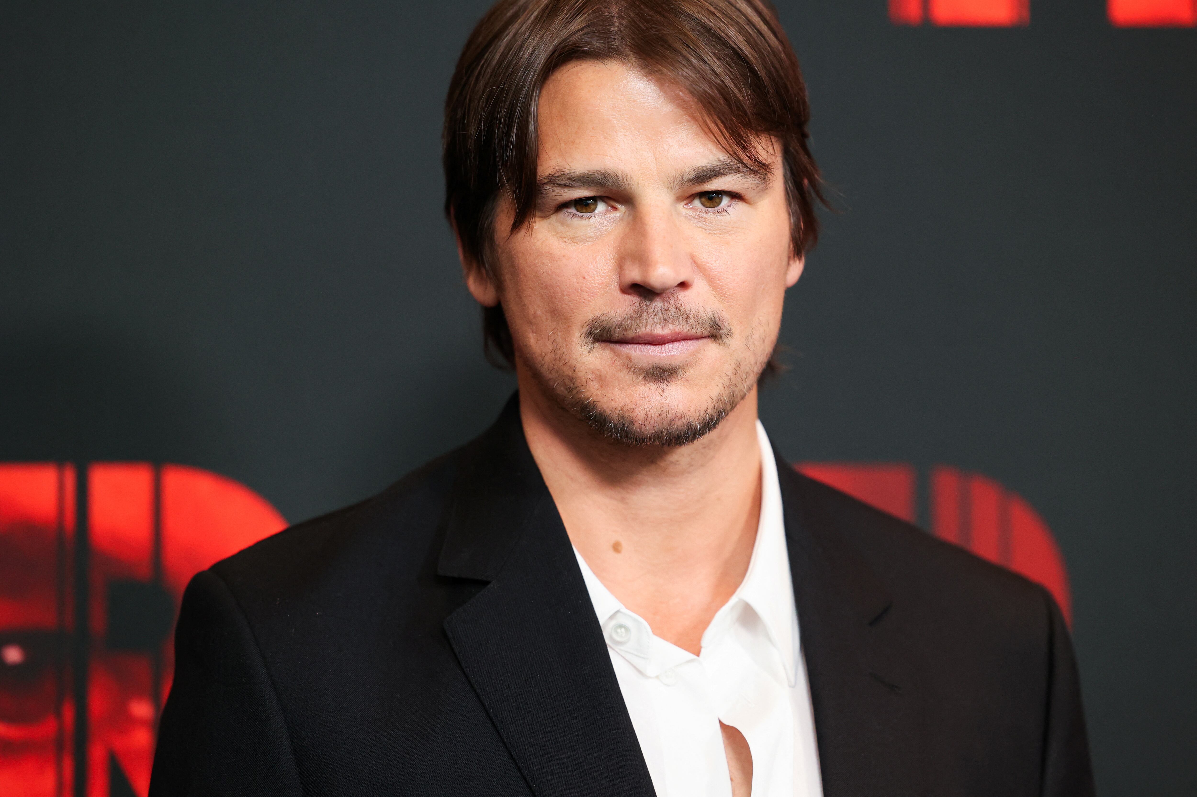 Josh Hartnett, estrella de ‘Oppenheimer’, fue hospitalizado tras accidente automovilístico con un coche de policía