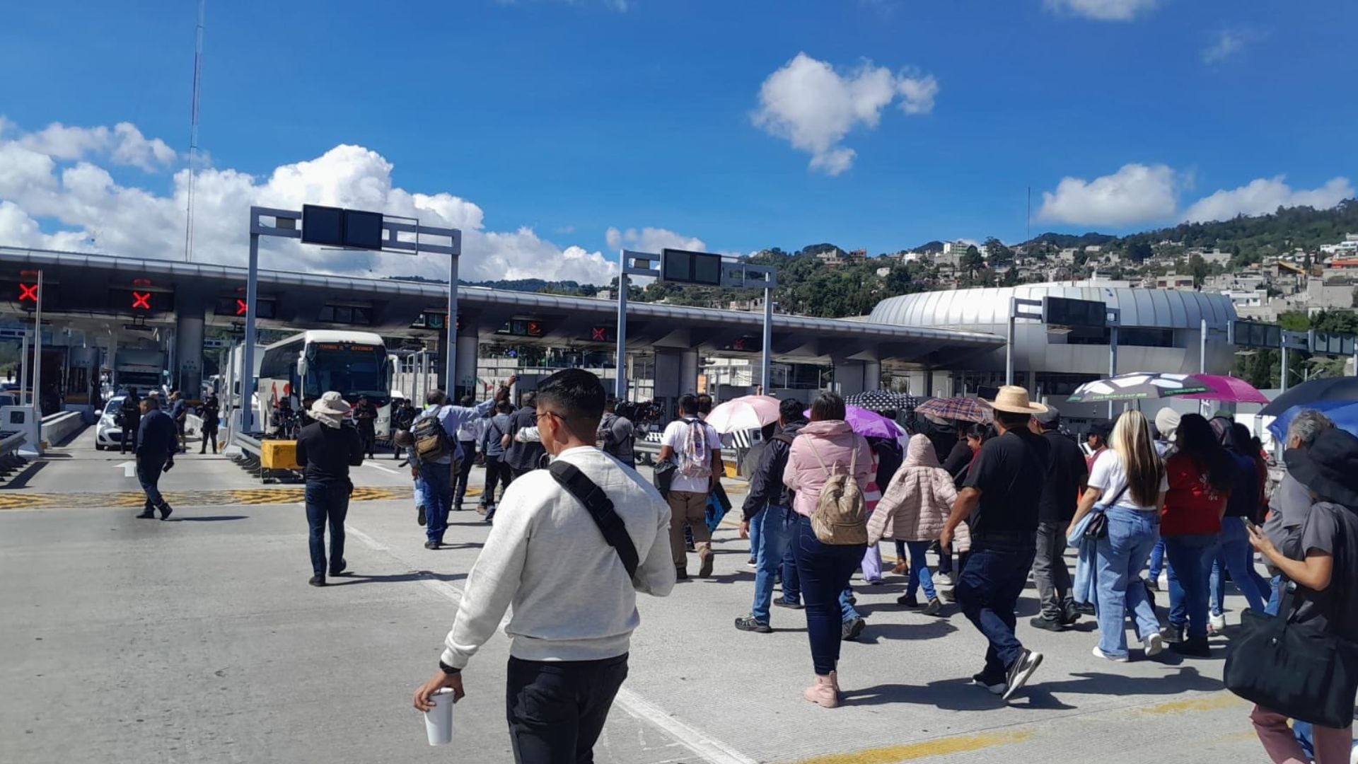 CNTE libera la México-Cuernavaca en una jornada marcada por bloqueos y accidentes