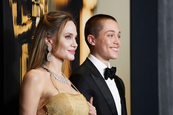 Knox Leon Jolie-Pitt acompañó a