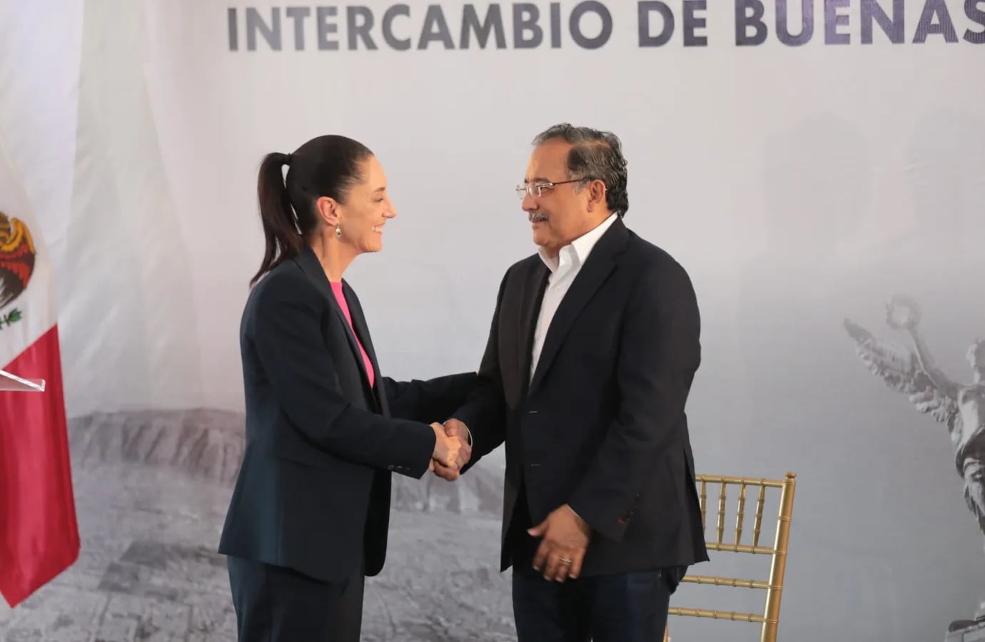 Andrés Mijes, alcalde del Municipio de General Escobedo, junto a la presidenta Claudia Sheinbaum