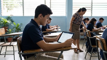 Cómo afecta el uso de la inteligencia artificial a las calificaciones de escolares, según la OCDE