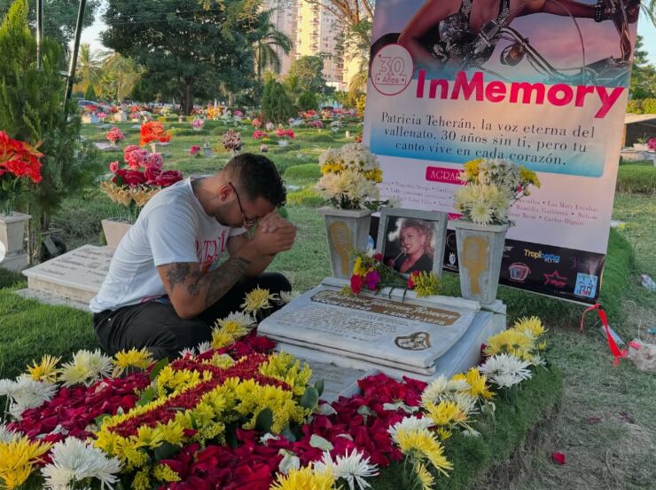 Debido a que su madre no lo hizo en vida, Teherán tuvo que ser registrado por su abuelo - crédito @alexteheran/Instagram