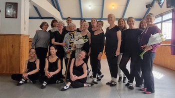 Evelyn Cordero deslumbra a los 100 años con su pasión inquebrantable por el ballet en Chile