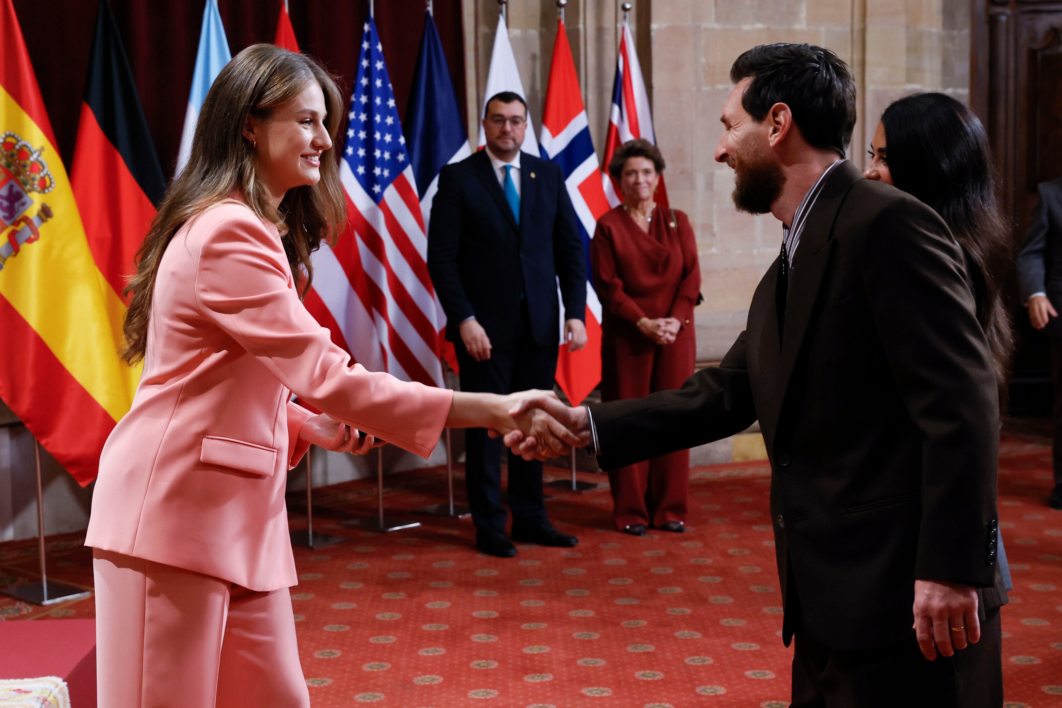 La princesa Leonor y Messi. (EFE/ Ballesteros)