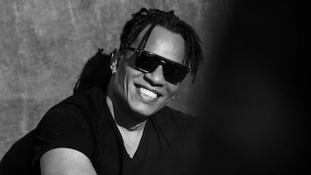 Emanuel Ntaka une música y danza afro con una singular propuesta artística donde el público es parte del show