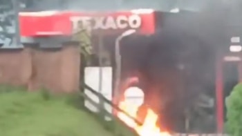 Violencia sin freno en Cauca: asaltaron una estación de servicio, la incendiaron y provocaron fuerte explosión