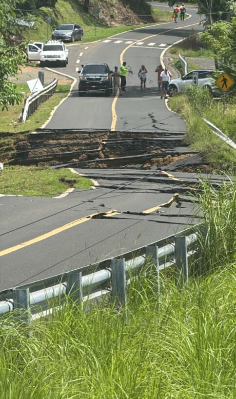 La comunidad de Torio, en el distrito de Mariato, provincia de Veraguas, quedó con dificultades de acceso debido a los graves daños registrados en la carretera tras el terremoto que sacudió Panamá. Captura de video
