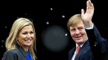 Aluvión de críticas a los reyes de Holanda por asistir de forma secreta al misterioso club Bilderberg: la élite mundial de la que la reina Sofía formó parte