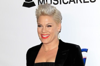 Pink sostuvo que sus actos aéreos generan un efecto de asombro en el público y comparó esa reacción con la primera vez que alguien ve magia - EFE/EPA/NINA PROMMER