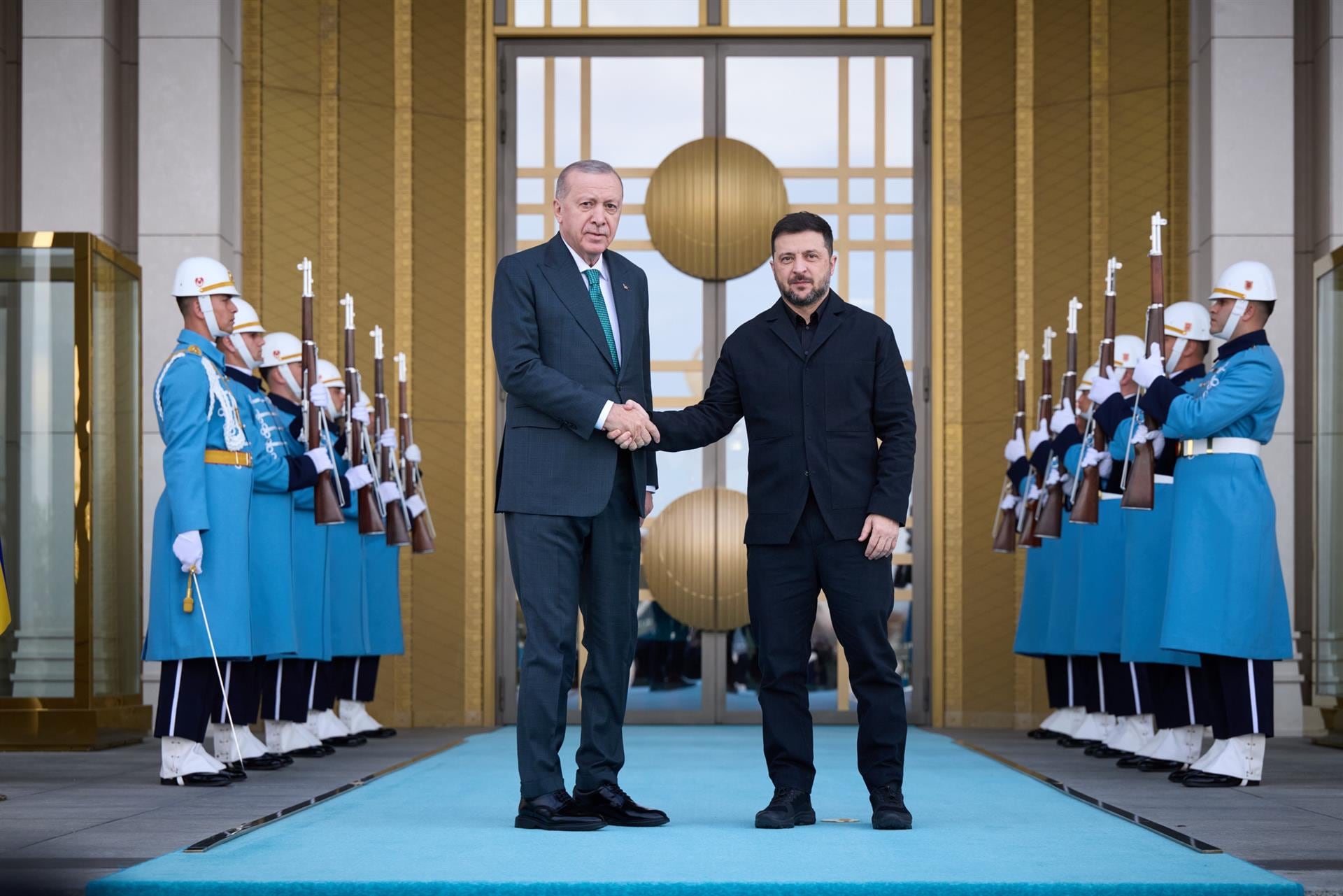 Erdogan reafirmó ante Zelensky la importancia de mantener el diálogo para terminar la guerra con Rusia