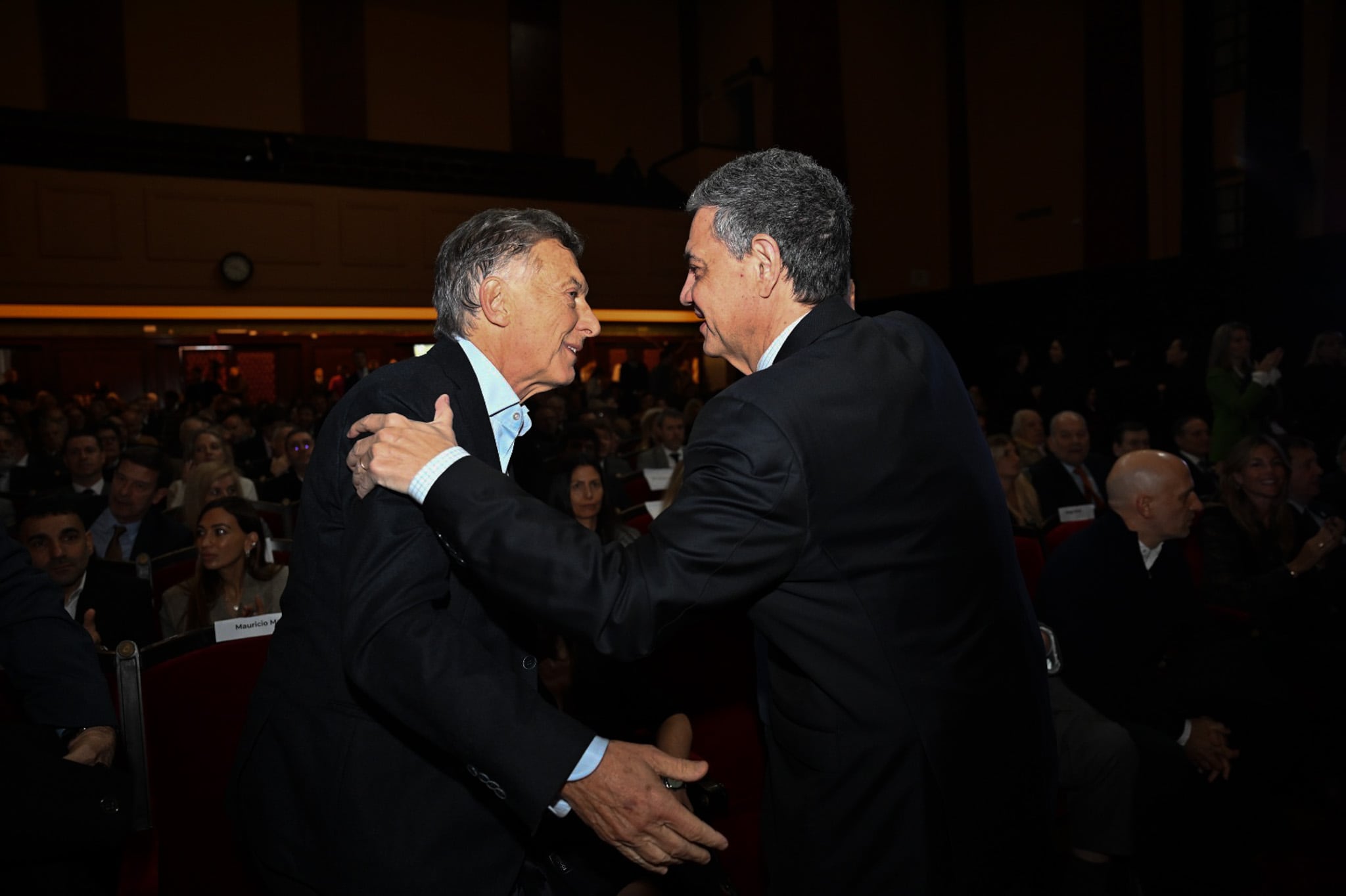 Mauricio Macri y Jorge Macri presentes en la presentación del documental