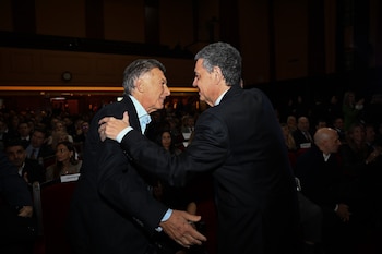 Mauricio Macri y Jorge Macri presentes en la presentación del documental "El Libertador"
