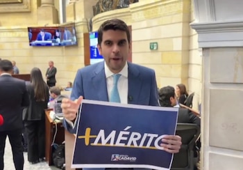 El senador Hernán Cadavid, autor del proyecto de meritocracia, defendió la iniciativa después de la votación en la Cámara y destacó que su propósito es preservar el principio de mérito en el acceso a la administración pública - crédito @hernancadavidma/X