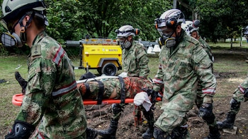 Un soldado muerto y nueve