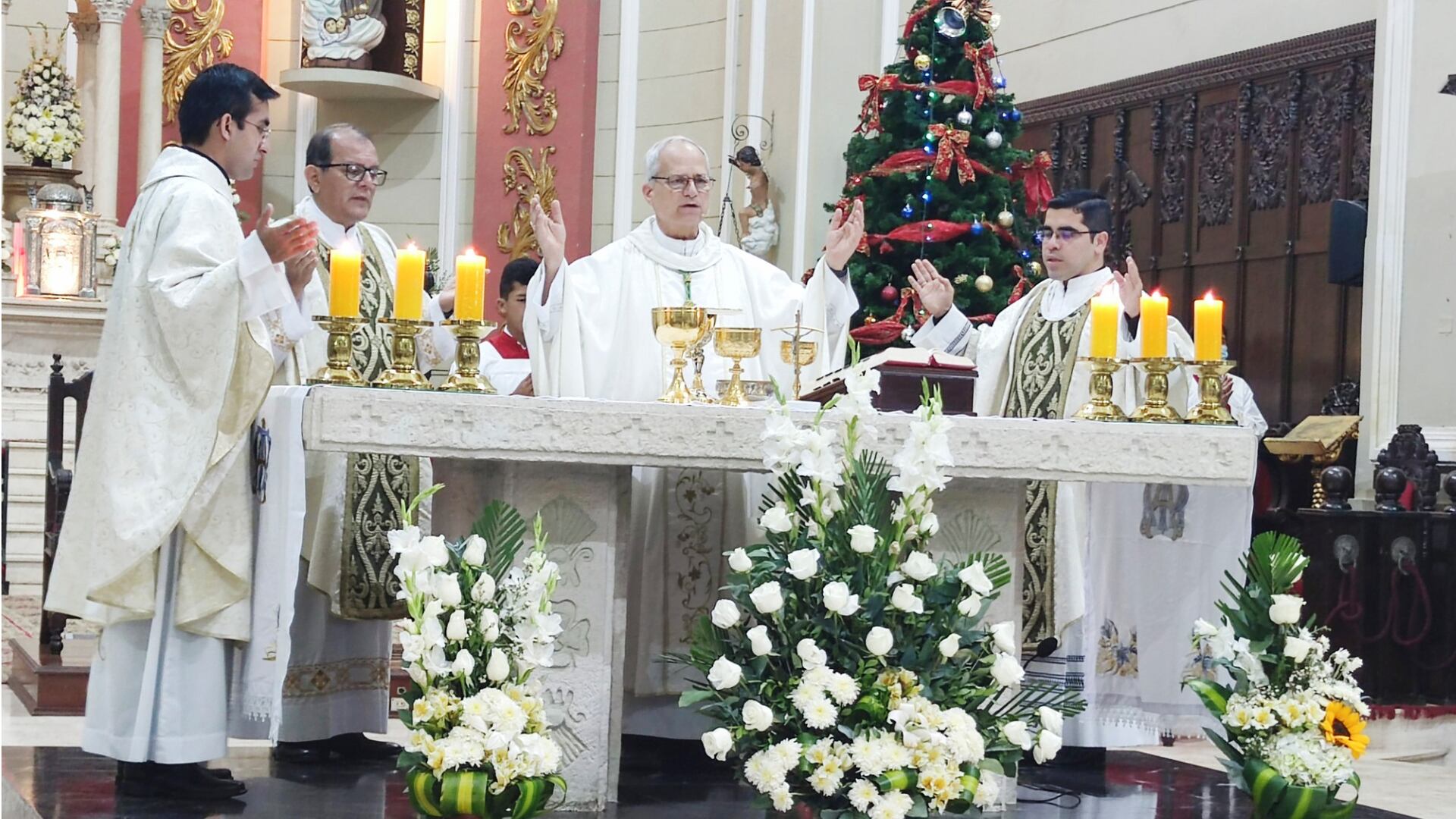 Celebración de la Santa Misa de Navidad. Ofició Mons. Robert Prevost Martínez - Obispo de la Diócesis de Chiclayo.
