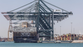 El déficit comercial de España con EEUU baja un 5,4% hasta junio y sube un 11,8% en el caso de China