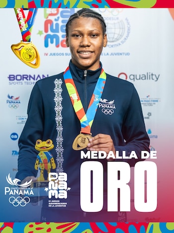 La luchadora panameña muestra con orgullo su medalla de oro tras consagrarse campeona en los IV Juegos Suramericanos de la Juventud (Foto cortesía @COlimpicoPanama).