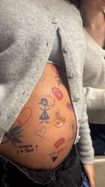 Las amigas decoraron la panza