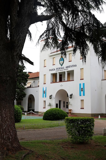 El frente del cuartel de