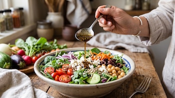 Cómo realzar el sabor de las ensaladas: guía con siete recetas de aderezos y vinagretas