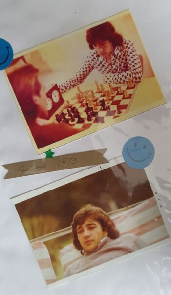 Viejas fotografías de su padre,